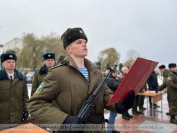 
  Более 500 новобранцев 103-й воздушно-десантной бригады приняли военную присягу в Витебске  