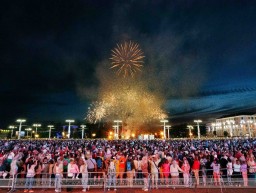 
  Акцией "Споем гимн вместе" и ярким фейерверком завершилось празднование Дня Независимости в Витебске  
