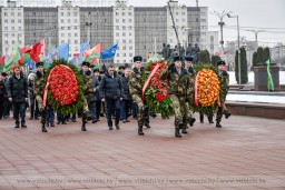 
  Церемония возложения венков и цветов, посвященная Дню защитников Отечества и Вооруженных Сил Республики Беларусь, прошла на площади Победы в Витебске  