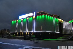  Концертный зал "Витебск" ярко сияет красочной подсветкой 