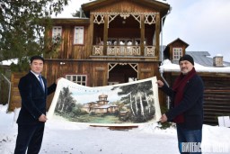 
  Китайский художник Ван Юйгэнь подарил свою картину музею-усадьбе Ильи Репина «Здравнево»  