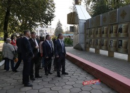  Доску Почетных граждан Витебска открыли в сквере на площади Ленина 
