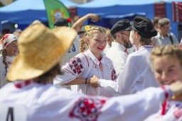   В центре Витебска на "Славянском базаре" устроили турнир национальных танцев  