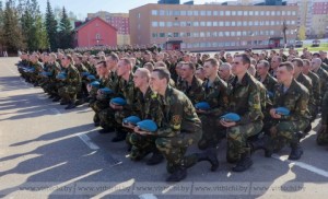   В Витебске солдаты-срочники 103-й воздушно-десантной бригады простились с Боевым Знаменем  
