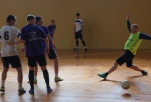  Команды районных организаций БРСМ и "Белой Руси" сыграли в товарищеском матче по мини-футболу в Витебске 
