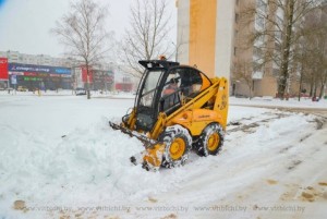   Более 50 единиц спецтехники заняты в Витебске на уборке снега  