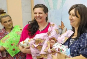  Мамы и малыши, которые родились 3 июля в Витебске, принимали поздравления 