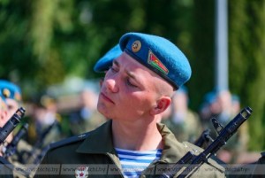 Военную присягу в Витебске приняли более 400 новобранцев 103-й Витебской отдельной гвардейской воздушно-десантной бригады
