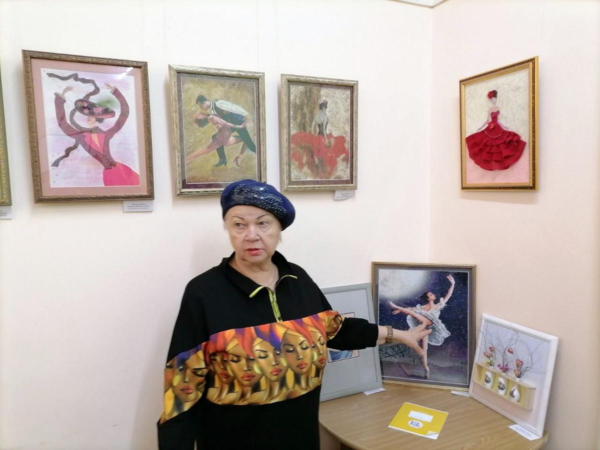 В Витебске проходит выставка «Есть в женщине загадка»