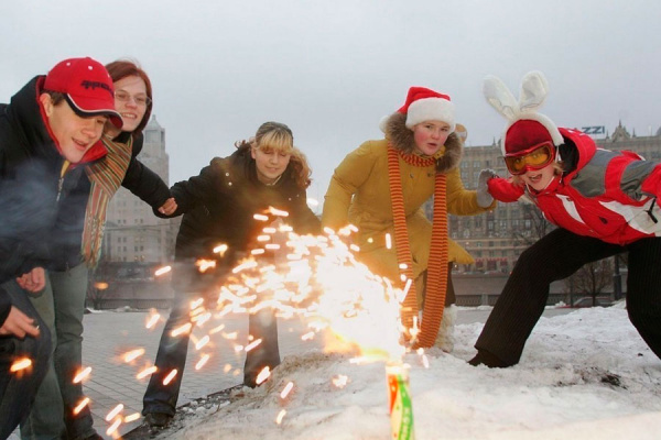 Петарды и салюты под полным запретом с 2025 года: милиция Витебской области разъяснила правила встречи Нового года