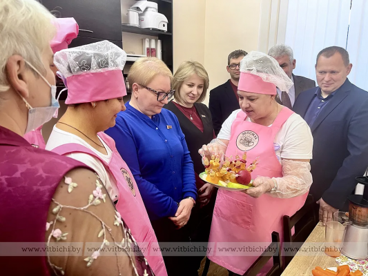 Мастерская «ЭкоСмак» в Витебске: где молодые люди с инвалидностью учатся готовить пастилу и зефир