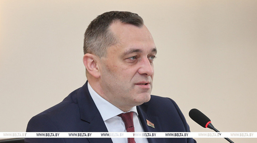 "Жесткий и принципиальный подход". Кого проверят в области после пожара ТЦ в Витебске, рассказал Субботин