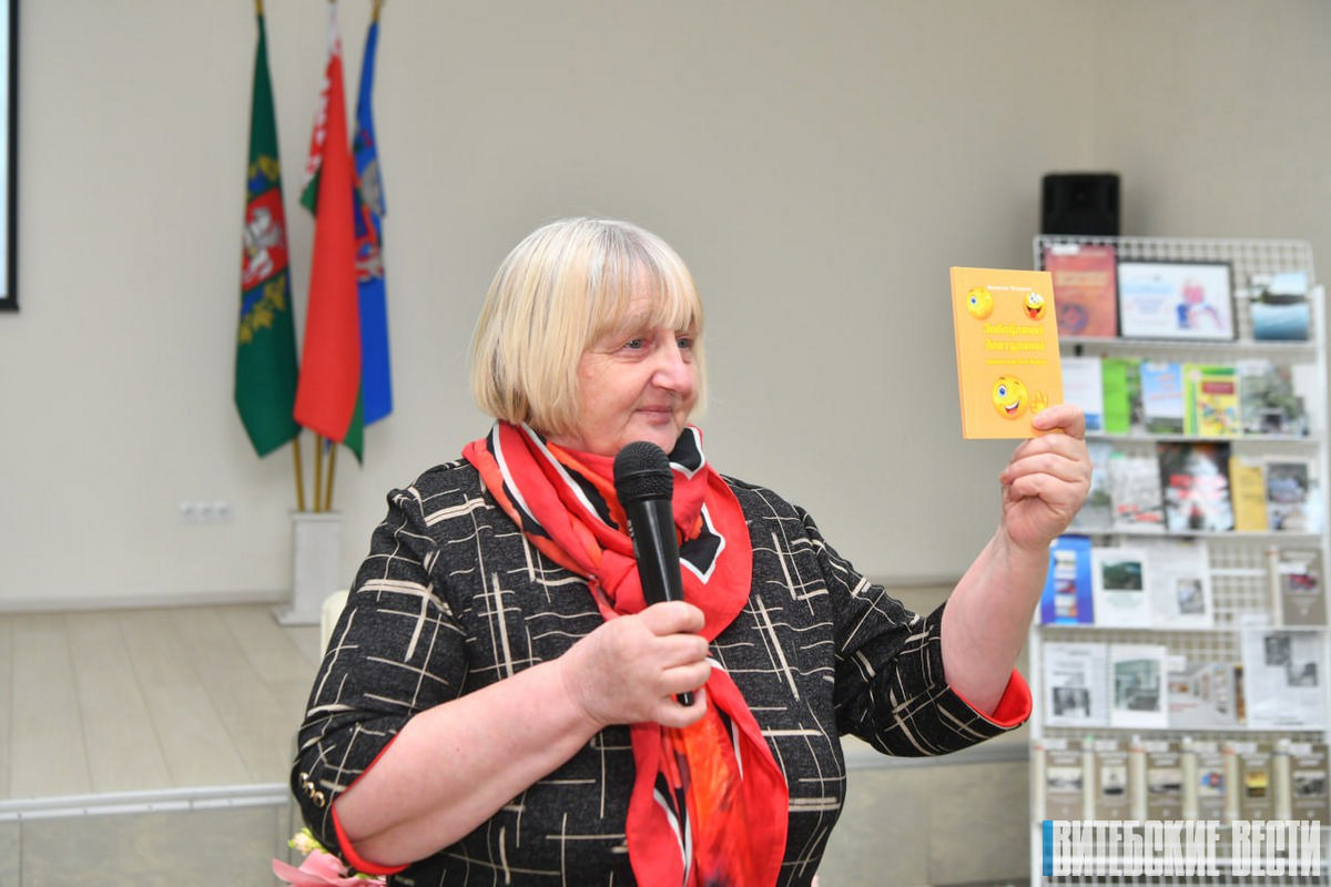 “Забаўлянкі для гулянкі”: Краязнаўца Людміла Нікіціна прэзентавала зборнік фальклора для душы