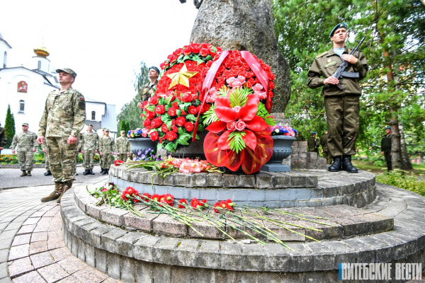 В Витебске почтили память военнослужащих, погибших в мирное время