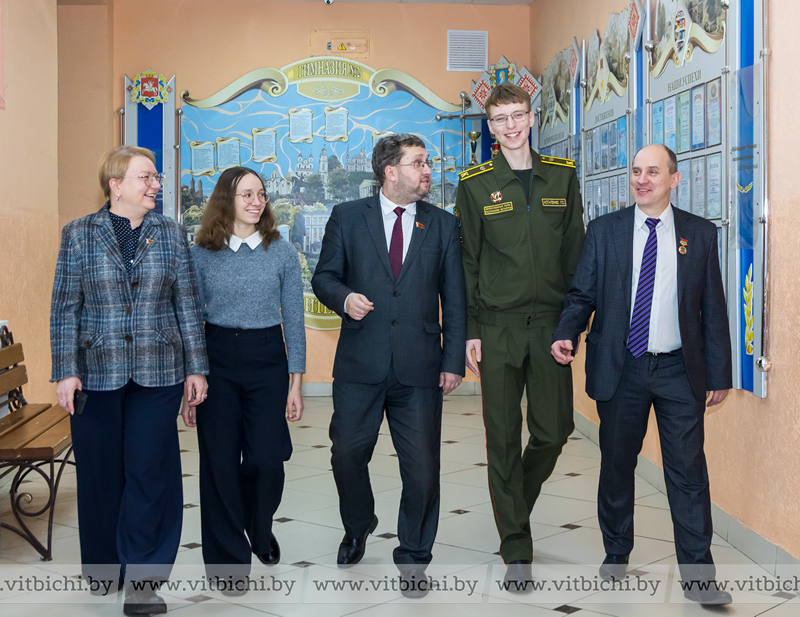 Важность встречи изменить нельзя! Как прошел вечер встречи выпускников в витебской гимназии №2