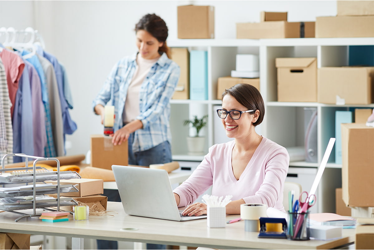 Какую ответственность несет продавец Интернет-магазина в случае нарушения оговоренных сроков доставки товара?