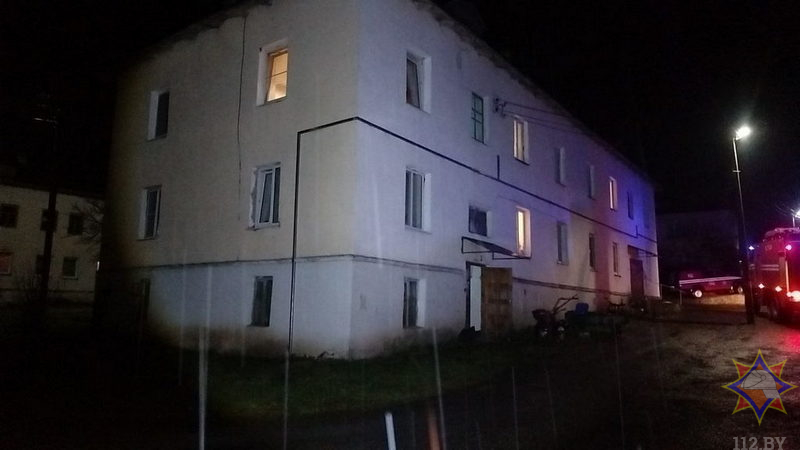 В Витебске работники МЧС спасли пенсионера из горящей квартиры