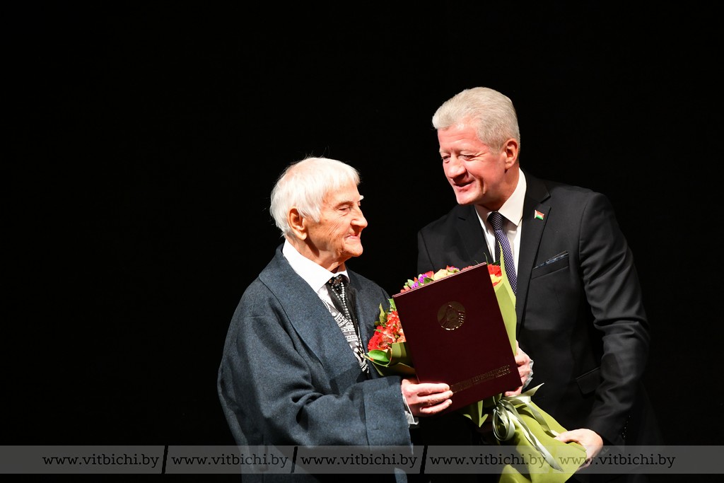 У Коласаўскім – бенефіс. Тадэвуш Кокштыс, майстар сцэны Нацыянальнага акадэмічнага драматычнага тэатра імя Якуба Коласа, адзначыў 90-гадовы юбілей