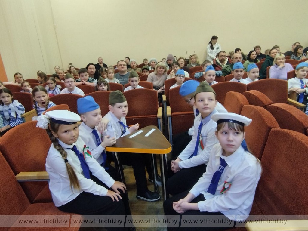 В Витебске прошёл конкурс-смотр строя и песни «На знамя Победы равняем шаг», посвящённый Дню защитников Отечества