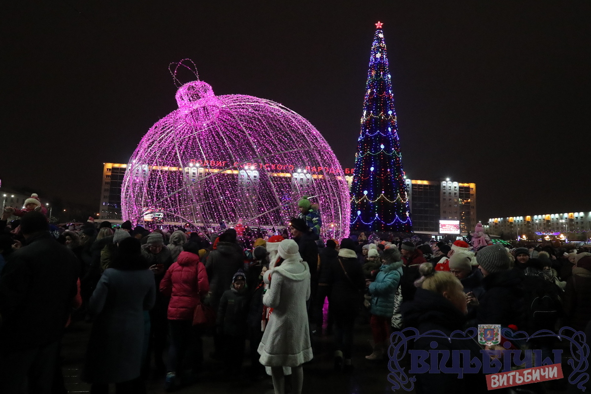 Ретрогирлянды и световые конструкции – какими новинками городские службы порадуют витебчан перед зимними праздниками