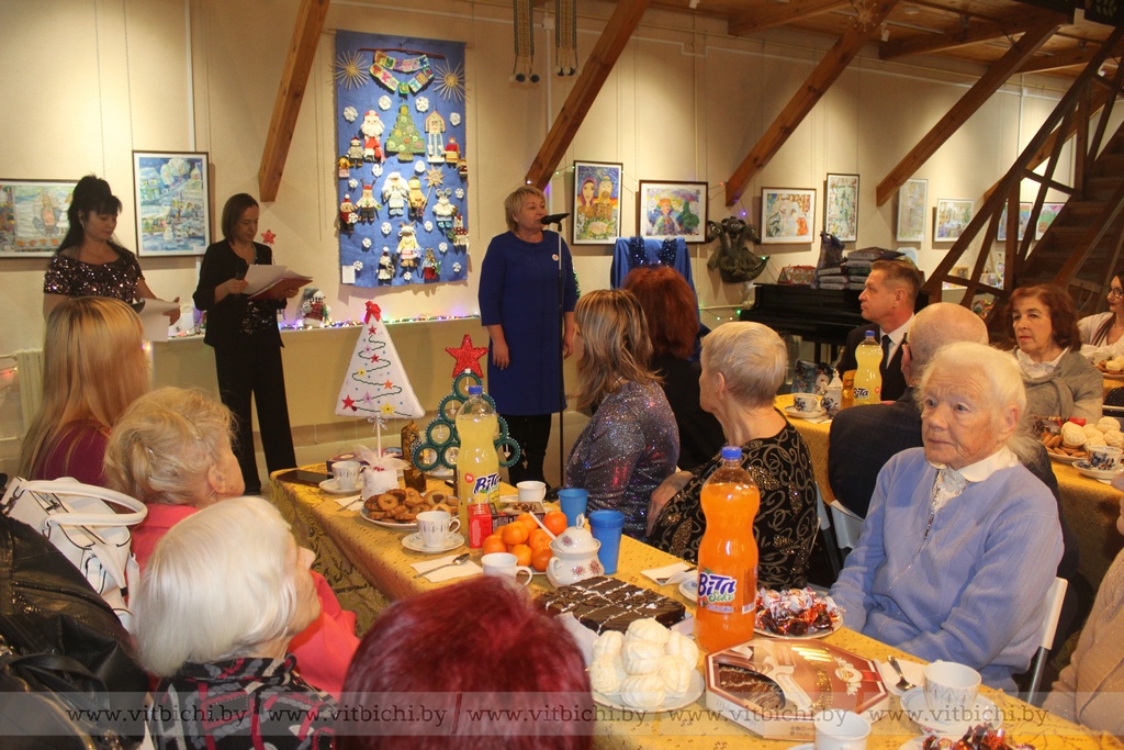 «От всей души»: новогодний праздник для пожилых людей прошел в культурно-историческом комплексе «Золотое кольцо города Витебска «Двина»