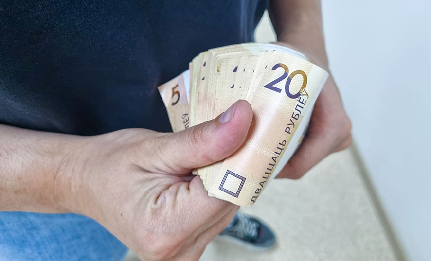 В Витебске студентку лишили права распоряжаться стипендией из-за покупок алкоголя