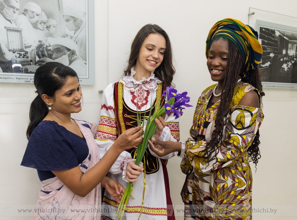 Музы гармонии и красоты из ВГМУ или о традициях празднования Дня женщин в разных странах