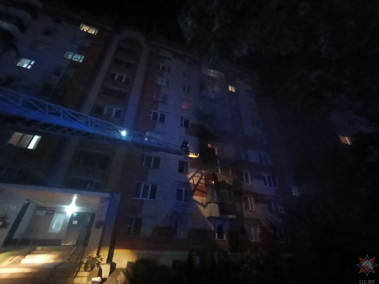 В Витебске из-за пожара в общежитии эвакуировали 79 человек, включая 11 детей