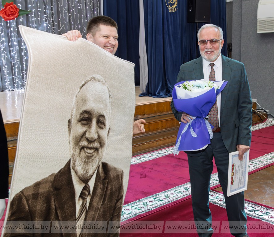 Педагогу-новатору Михаилу Волкову – 70! Творческий вечер известного витебчанина прошел в гимназии № 8