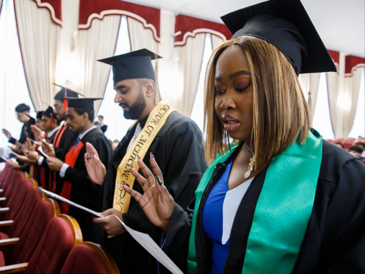 Дипломы об окончании Витебского государственного медицинского университета получили 19 иностранных студентов первого зимнего приема