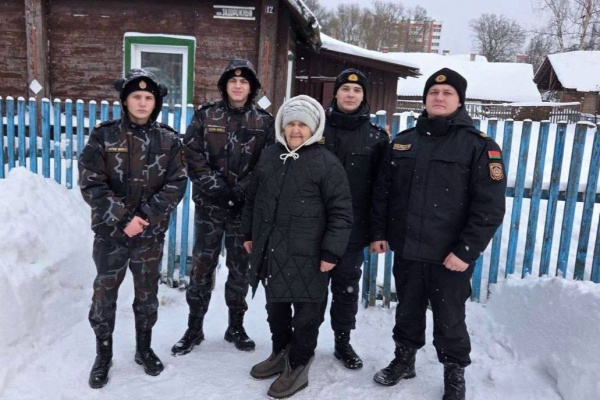 Воспитанники военно-патриотического клуба «Патриот» помогли с уборкой снега участнице ВОВ