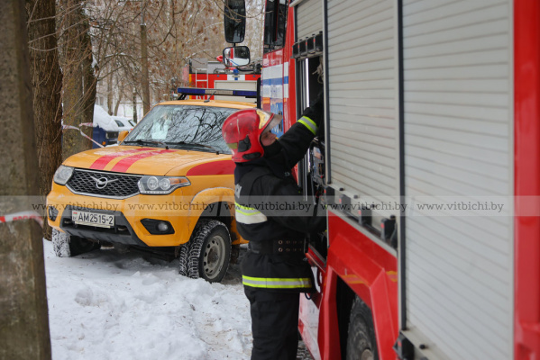 Просевшую в квартире витебской многоэтажки плиту укрепят телескопическими опорами