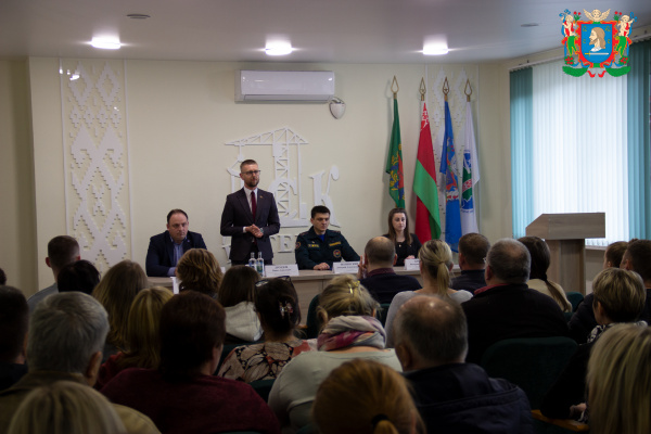 В рамках проведения Единого дня информирования населения информационно-пропагандистские группы горисполкома посетили предприятия, организации и учреждения Витебска