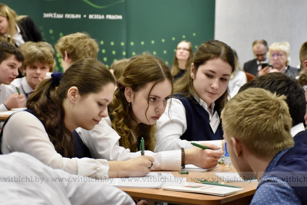 Победителями интеллектуальной игры «Учись. Сберегай. Зарабатывай» стали команды из трех витебских школ