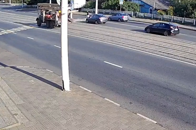 Обгон по трамвайным путям на пешеходном переходе стоил витебскому водителю прав