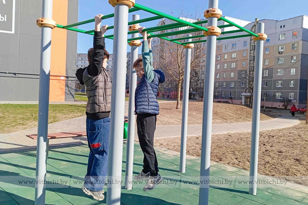 Витебск – здоровый город: заниматься на тренажерах можно прямо во дворе