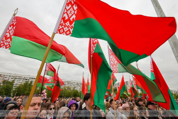 В Беларуси празднуют День Государственного флага, Государственного герба и Государственного гимна
