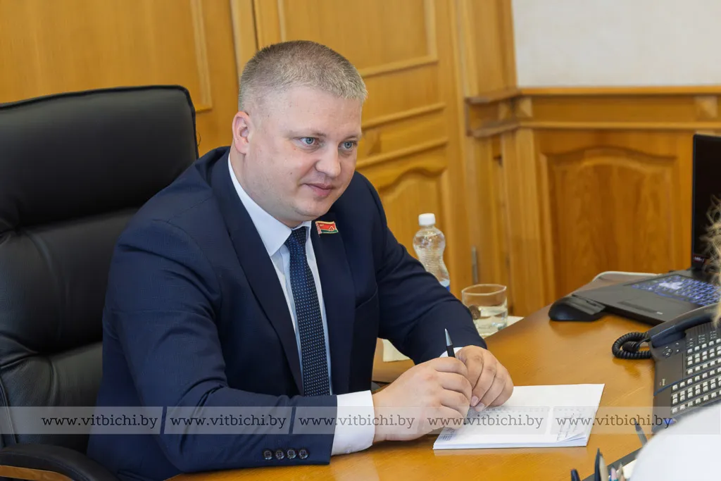 Вопросы по существу и без кричащих проблем — глава Витебска провел «прямую линию» с горожанами