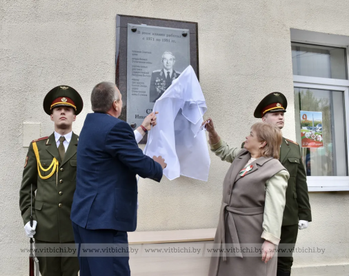 Мемориальную доску ветерану Великой Отечественной войны Николаю Сурнову открыли в Витебске