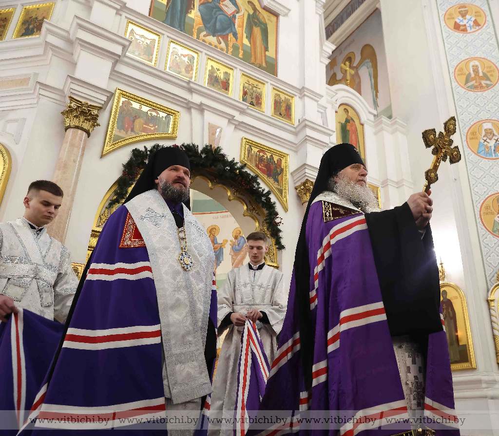 Торжественное богослужение в Свято-Успенском кафедральном соборе в день Рождества Христова провел архиепископ Витебский и Оршанский Димитрий