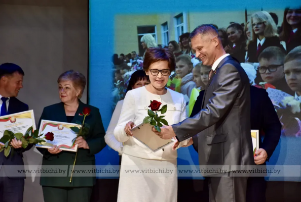 В Октябрьском районе Витебска обновили доску Почета