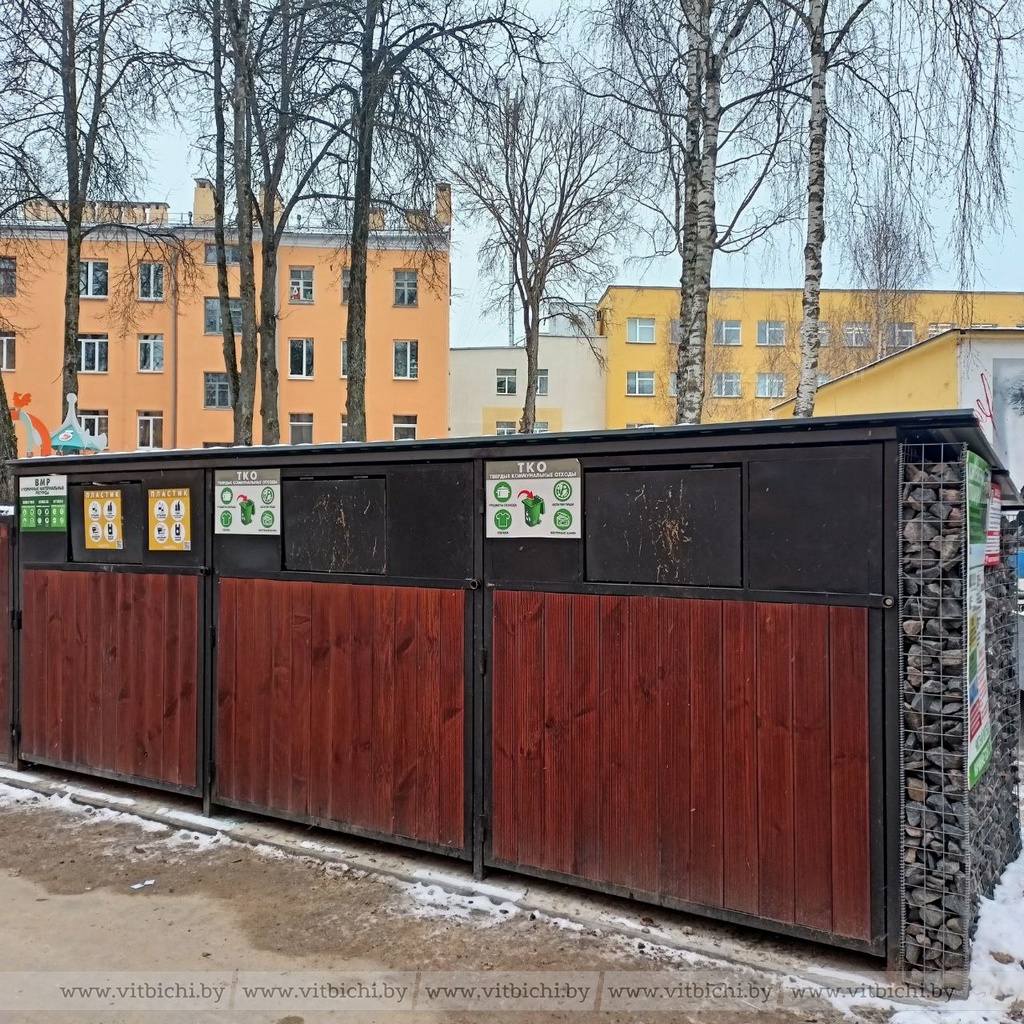 Современные и удобные: как в Витебске обновляют контейнерные площадки для сбора мусора