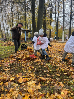 С любовью к родному городу: малыши и взрослые благоустроили Парка культуры и отдыха железнодорожников в Витебске