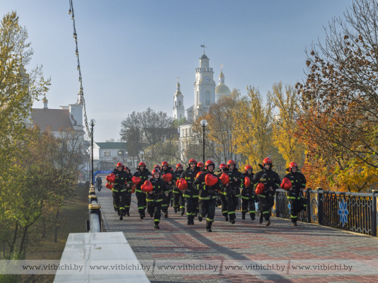 С любовью в сердце: в Витебске спасатели устроили забег в честь родителей