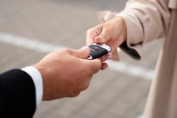 Витебчанина оштрафовали за нелегальную продажу автомобилей