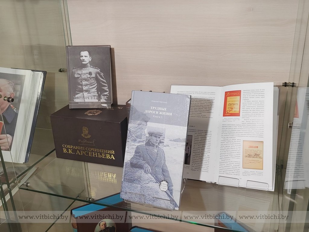 Культура Китая, барокко в Бразилии и мемуары Георгия Жукова. Десятки изданий из личного фонда Александра Лукашенко представили в Витебске