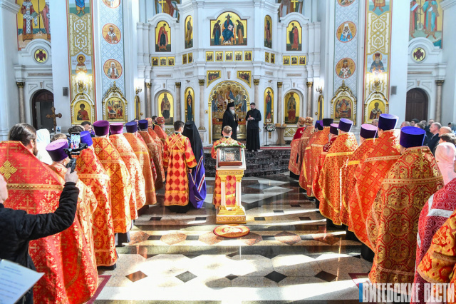 В Свято-Успенском кафедральном соборе в Витебске прошел Пасхальный молебен