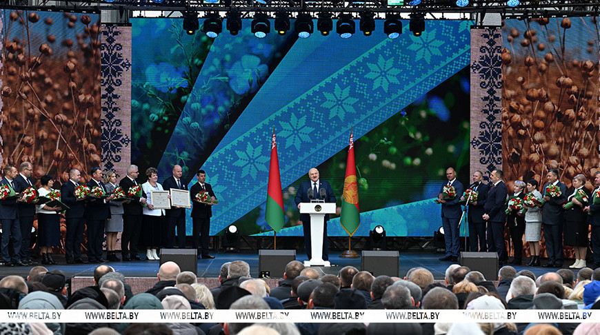 "Нужен прорыв!" Лукашенко ставит задачу за пятилетку удвоить экспорт льняной продукции