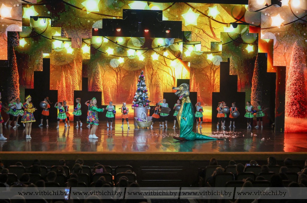 В Концертном зале «Витебск» прошел областной новогодний благотворительный праздник для школьников