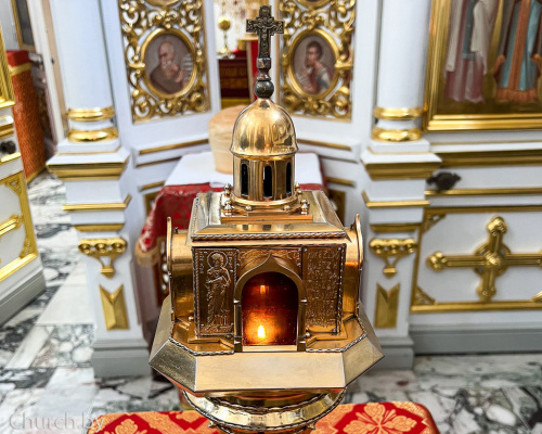 Благодатный огонь от гроба Господня доставят в Беларусь утром 12 апреля